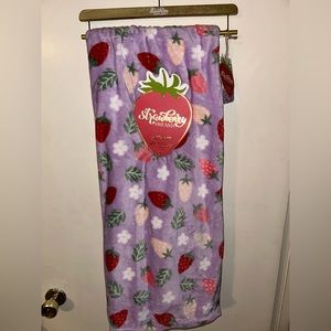 tiktok viral valentines blanket viral strawberry blanket